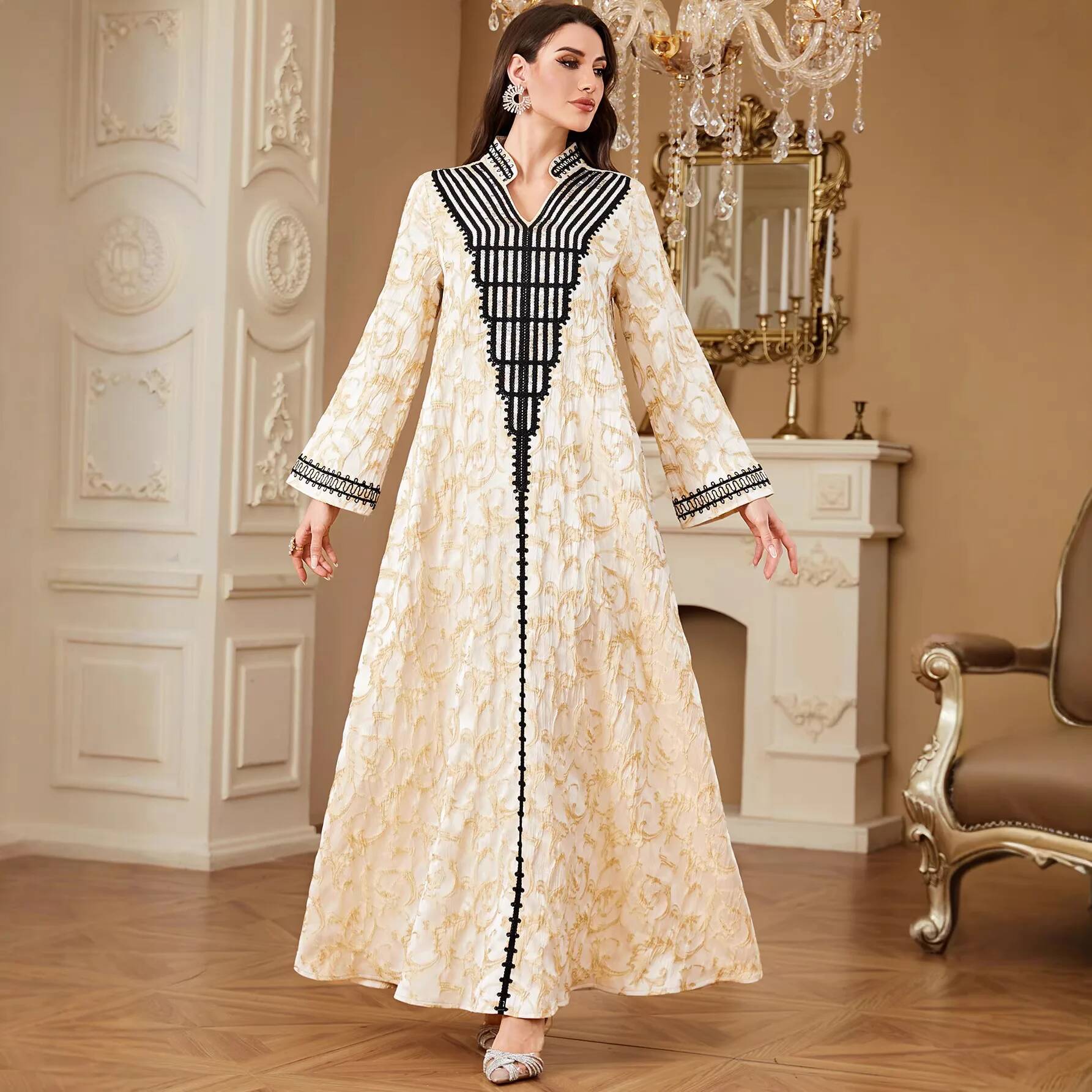 Urban Ethnic Fashion - Städtisches Pendlerkleid mit Stickerei und V-Ausschnitt,